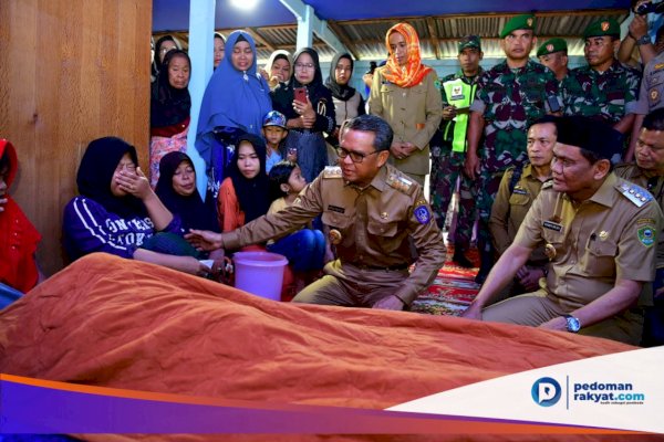 Temui Korban Banjir di Barru, Gubernur Nurdin: Pemerintah Harus Hadir