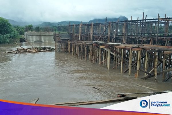 Banjir Hanyutkan Jembatan Bernilai Miliaran di Barru