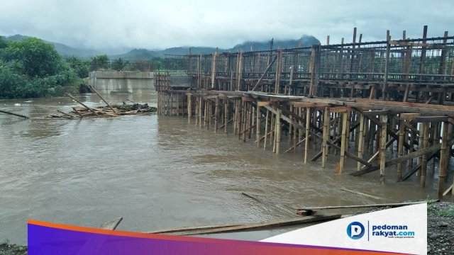 Banjir Hanyutkan Jembatan Bernilai Miliaran di Barru