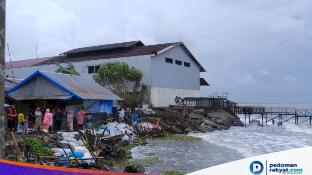 Abrasi Hantam Pemukiman Warga di Galesong, Gubernur Sulsel Minta Masyarakat Tak Risau