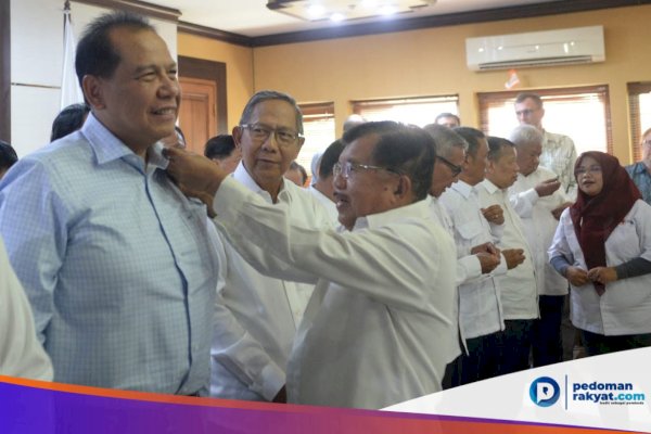 Jusuf Kalla Lantik Chaerul Tandjung Bersama Pengurus Pusat PMI Masa Bakti 2019-2024