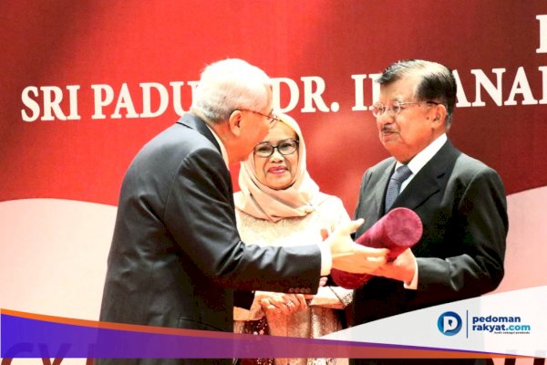 Ulung Dalam Negosiator, JK Menerima Penghargaan Anugerah Dr Ide Anak Agung Gde Agung