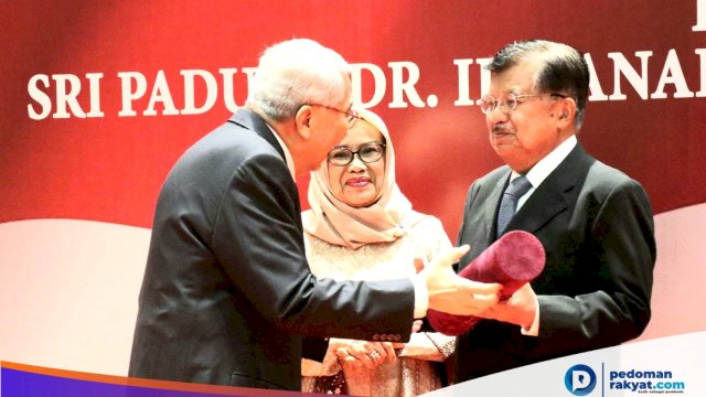 Ulung Dalam Negosiator, JK Menerima Penghargaan Anugerah Dr Ide Anak Agung Gde Agung