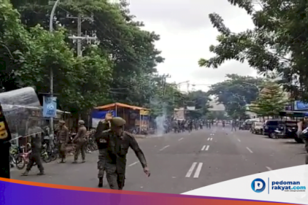 Tolak Penertiban, Satpol PP Diserang Dengan Batu dan Petasan di Stadion Mattoanging