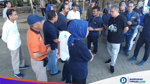 Surya Paloh di Pantai Losari Makassar: Trotoar Kualitas Paling Jelek