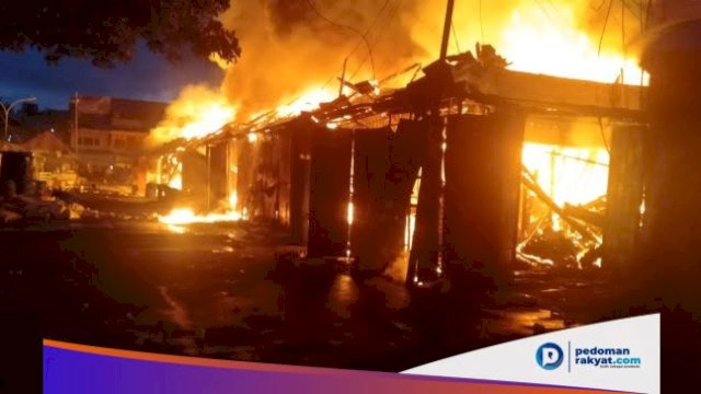 Damkar Sudah Bolak-balik, Api Belum Juga Padam di Pasar Sentral Sinjai