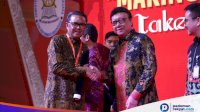 Gubernur Sulsel Dampingi MenPAN-RB Serahkan SAKIP Kabupaten Kota Peraih Penghargaan