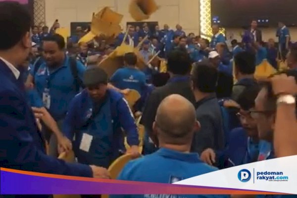 Detik-detik Para Peserta Kongres PAN Saling Lempar Kursi