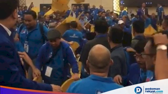 Detik-detik Para Peserta Kongres PAN Saling Lempar Kursi