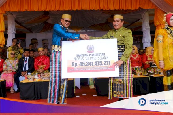 Gubernur Nurdin Serahkan Rp45,3 Miliar sebagai Kado Spesial HUT Sidrap Ke-676