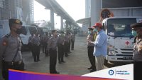 Operasi Penyemprotan Desinfektan PMI Diperkuat Samapta Polda Metro Jaya