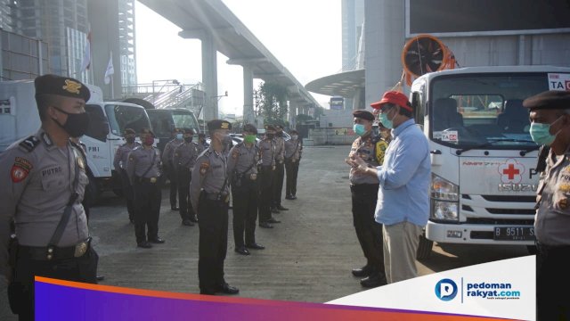 Operasi Penyemprotan Desinfektan PMI Diperkuat Samapta Polda Metro Jaya