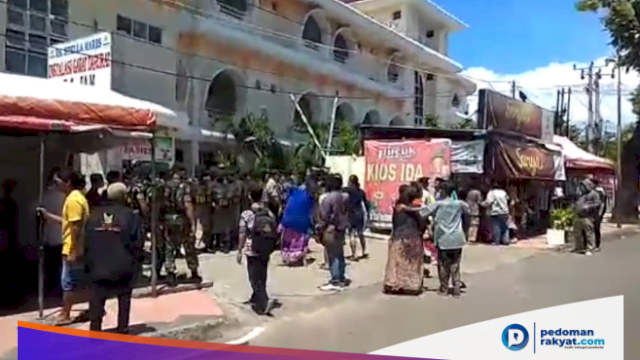 &#8220;Saya Mau Lihat Pak, Itu Keluargaku&#8221; Histeris Keluarga Jenazah PDP Korona Mengamuk di Rumah Sakit