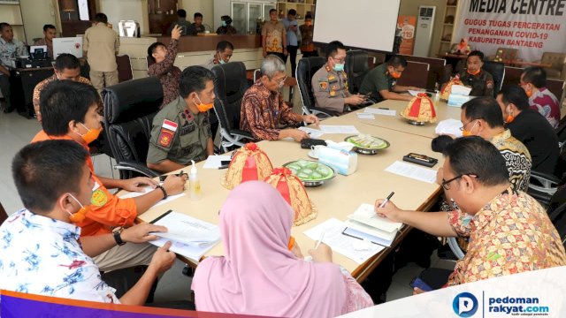 Bupati Bantaeng Ilham Azikin saat memimpin rapat bersama Forkopimda soal penanganan Covid-19.