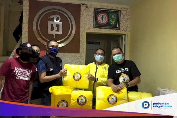 Golkar Makassar Bagikan APD kepada Para Tim Medis