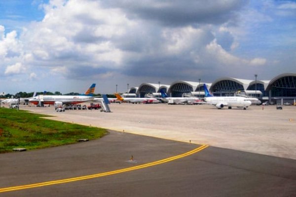 Tetap Beroperasi, Transportasi Udara dan Laut di Makassar Dibatasi