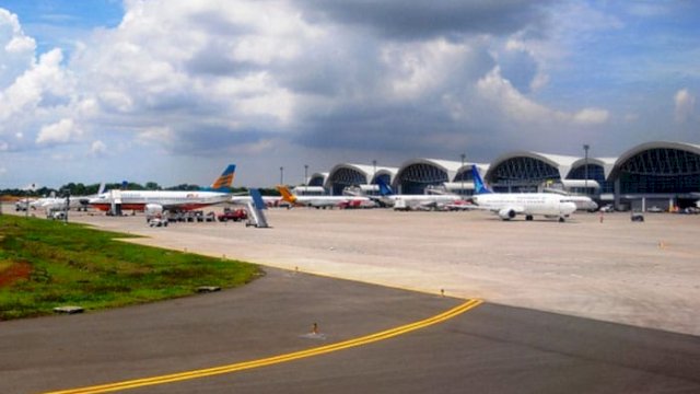 Tetap Beroperasi, Transportasi Udara dan Laut di Makassar Dibatasi