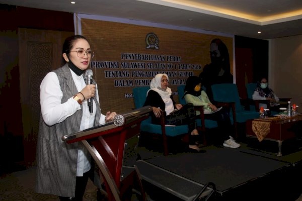 Anggota Fraksi Golkar Sulsel Debbie: Perempuan Jangan Minder dengan Laki-laki