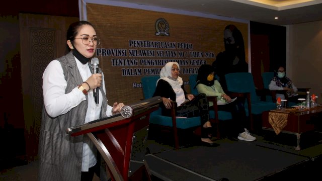 Anggota Fraksi Golkar Sulsel Debbie: Perempuan Jangan Minder dengan Laki-laki