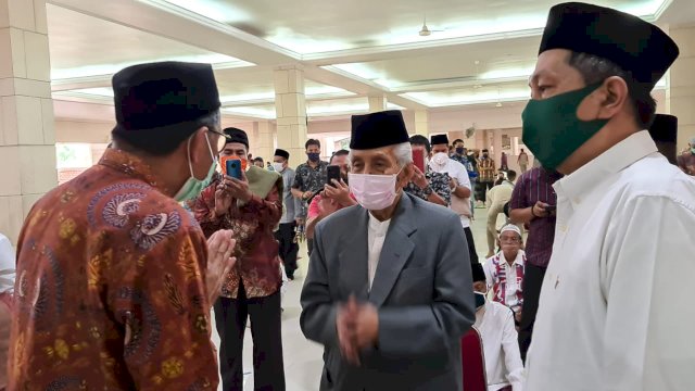 KH Sanusi Baco Menangis ke Gubernur Nurdin Ungkapkan Rasa Bangganya