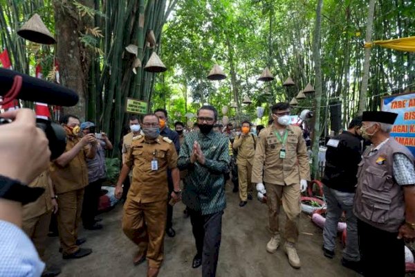 Rapat dengan Gubernur Nurdin, Bupati Adnan Usul Pembuatan Perda Wajib Masker