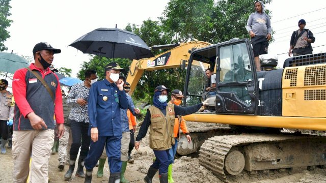 Gubernur Nurdin Bangun Hunian Sementara untuk Pengungsi Masamba