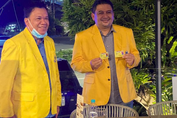 Ekspresi Senyum Appi Saat Resmi Jadi Kader Partai Golkar