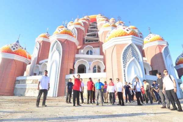 Gubernur Nurdin Sesalkan Ada Gerakan Paksakan Masjid 99 Kubah Digunakan