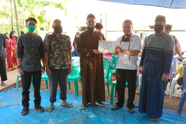 Yusran Lologau Sumbang Sapi Kurban ke Masamba