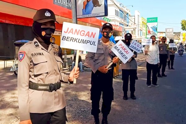 “Jangan Berkumpul” Seruan Personil Polres Gowa Melalui Papan Bicara