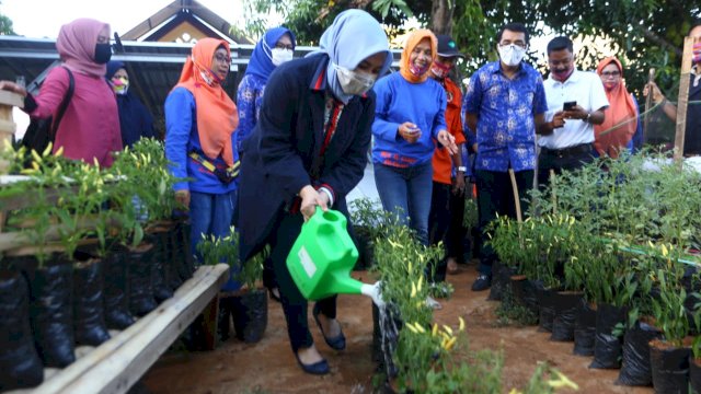 Bukti Kecintaan ke Danny-Fatma, Warga Ganti Nama Kebunnya jadi ‘Idamanta’