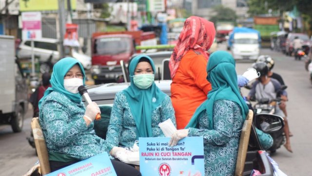 Berkeliling Kota, PKK Pemprov Sulsel dan Kota Makassar Kampanye Pemakaian Masker