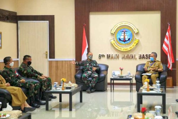 Pemkot Makassar Bersama Lantamal VI Gelar Aksi Penyemprotan Massal