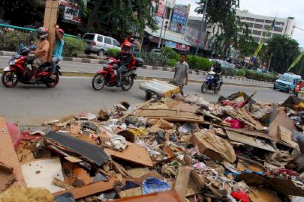 Banjir Jakarta Mulai Surut, Ada 30 KK Mengungsi