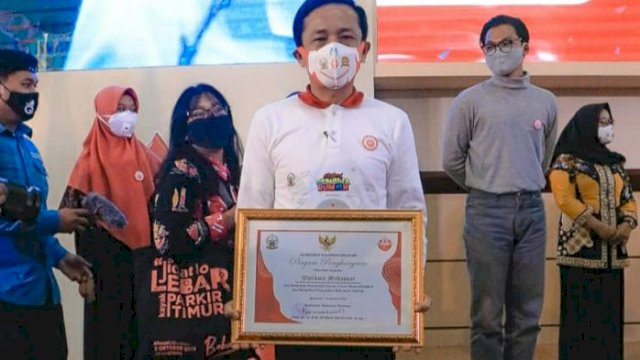 Rudy Djamaluddin Raih Penghargaan di Puncak Peringatan Hari Anak Nasional