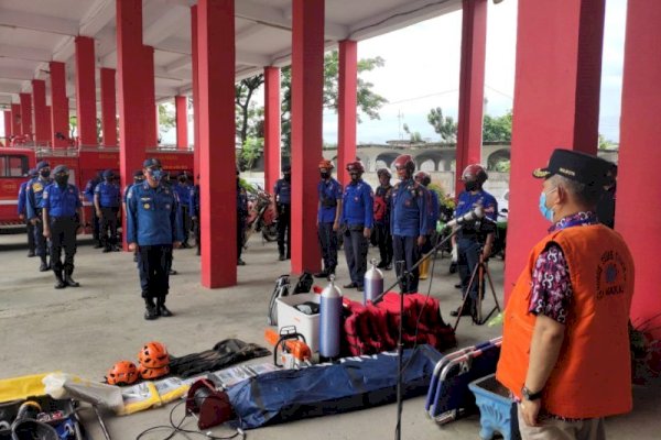 Pj Wali Kota Lepas Tim Rescue Damkar Makassar Bantu Korban Banjir Bantaeng 