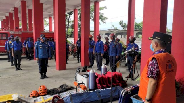 Pj Wali Kota Lepas Tim Rescue Damkar Makassar Bantu Korban Banjir Bantaeng 
