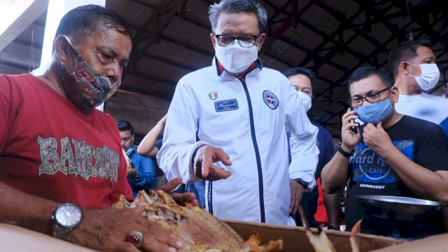 Gubernur Nurdin Pantau Kondisi Ekonomi Masyarakat di Pasar