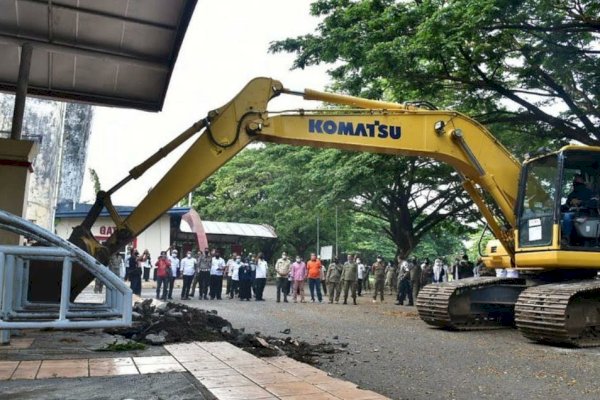 Gubernur Nurdin Pimpin Pembongkaran Stadion Mattoanging