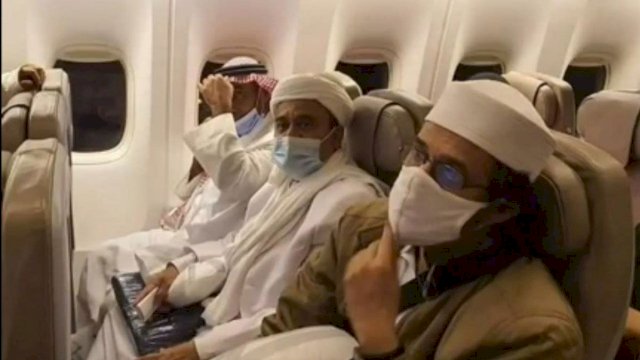 Habib Rizieq Shihab Tiba di Indonesia, Kawasan Bandara Soekarno “Memutih”