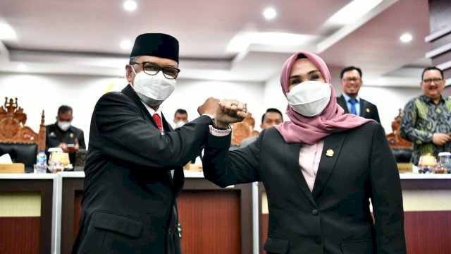 Gubernur Sulsel Nurdin Abdullah dan Ketua DPRD Sulse Ina Kartika Sari