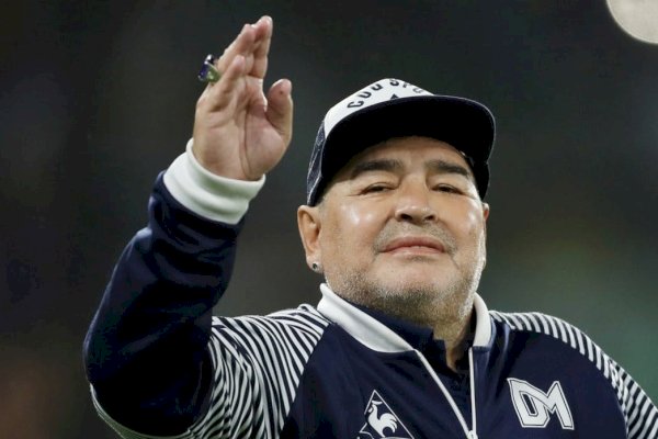 Legenda Sepakbola Diego Maradona Meninggal Dunia