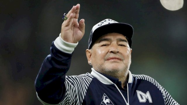 Diego Maradona meninggal dunia