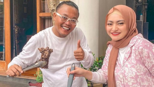 Komedian Sule dan Nathalie 