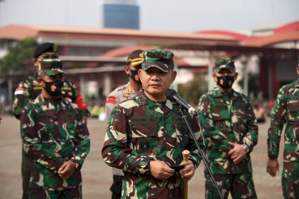 Usai Perintahkan Copot Baliho Habib Rizieq, Pangdam Jaya: Kalau Perlu FPI Bubarkan Saja