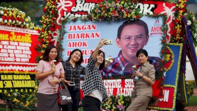 Karangan bunga saat zaman Ahok kala itu