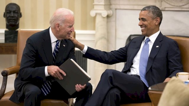 Presiden AS Terpilih Joe Biden dengan Barack Obama