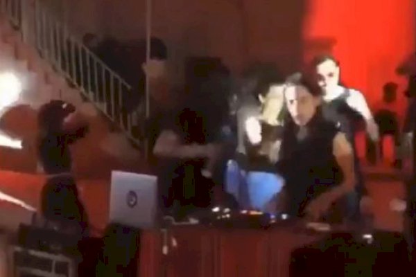 Astagfirullah, Kelompok Anak Muda Ini Joget Sambil Pesta Miras di Kompleks Masjid dan Makam Nabi Musa