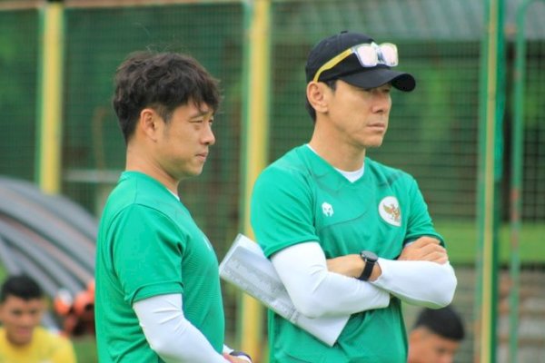 Shin Tae-yong Datang Pimpin Latihan U-19, Soroti Fisik dan Mental Pemain