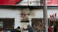 Tak Terprovokasi, Polisi Tenang Hadapi Teror Molotov di Posko Lalulintas di Makassar